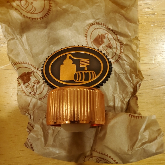 Tito’s Vodka 25th Anniversary collectible bottle topper - Picture 2 of 4